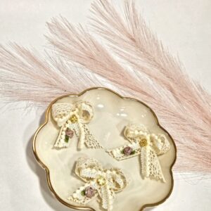 Μαρτυρικό Πέτου Εκρού Φιόγκος & Λιλά Τριαντάφυλλο – Χειροποίητο Σετ 50 τμχ